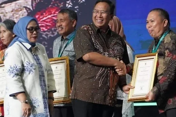 Pemberian penghargaan dari Kemenkes RI (Dok: Int)