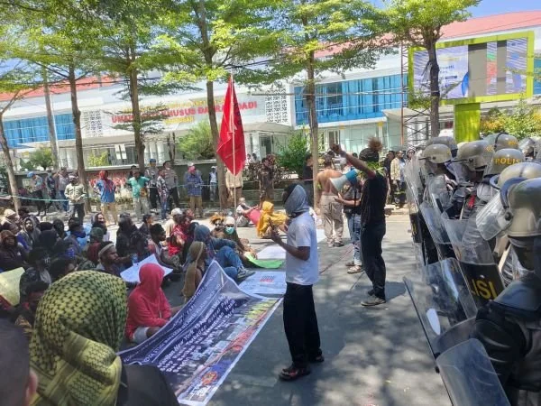 ksi unjuk rasa mahasiswa Papua di Makassar (Dok: Atri KabarMakassar)