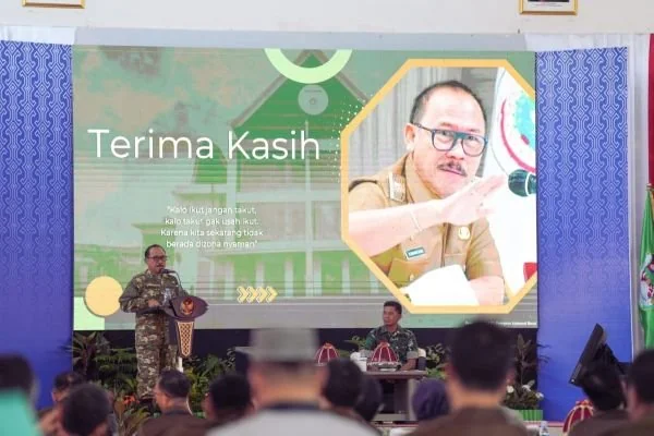 Gubernur Sulbar Suhardi Duka saat menutup Retreat Pemprov Sulbar (Dok : Ist).