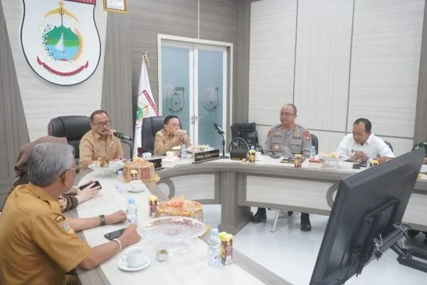 Gubernur dan wakil Gubernur Sulbar saat memimpin rapat bersama Forkopimda (Dok : Ist).