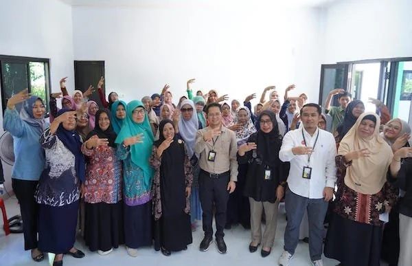 Pemberian bantuan renovasi oleh Pegadaian (Dok: Ist)
