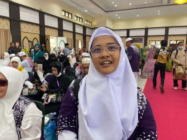 Mukarramah jemaah haji termuda dalam pemulangan kelompok terbang (kloter) 37 Embarkasi Hasanuddin Makassar (Dok : Dini KabarMakassar).