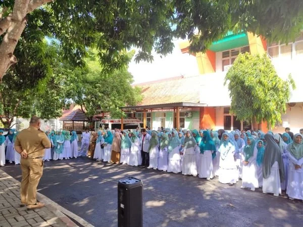 Direktur RSUD Andi Sulthan Daeng Radja Bulukumba, dr. Rizal Ridwan Dappi, memberikan arahan pada jajaran (Dok : ist).