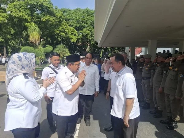 Andi Abubakar saat berpamitan dengan  segenap jajaran pegawai di ruang lingkup Pemkab Bantaeng. (Foto/ist).