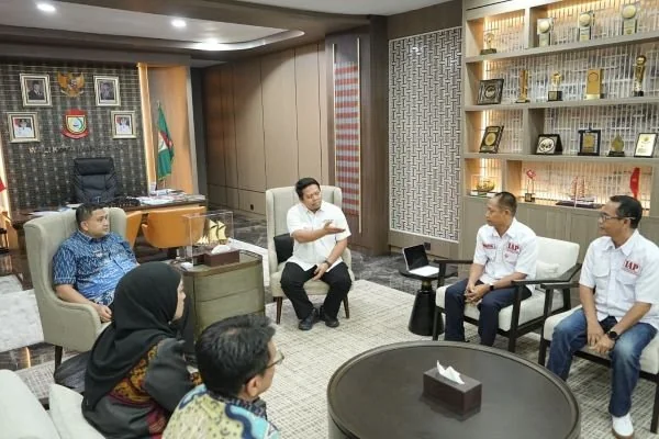Audiens Wali Kota Makassar Munafri Arifuddin dengan Pengurus IAP Sulsel (Dok: Ist).