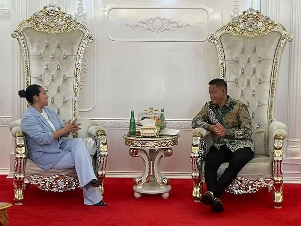 Pj Gubernur Sulsel, Prof Fadjry Djufry dan Wakil Ketua Umum HIPMI Sulsel, Irma Trisnawati Anwar di Rumah Jabatan Gubernur Sulsel (Dok: Ist)