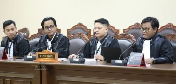 Kuasa hukum pemohon pengujian Undang-Undang Pemilihan Gubernur, Bupati, dan Walikota (UU Pilkada) menyampaikan dalil-dalil pokok permohonan (Dok: Ist).