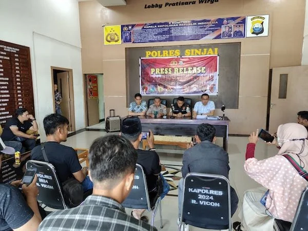 Polres Sinjai Megelar Jumpa Pers Kasus Guru Aniyaya Murid SD di kabupaten Sinjai