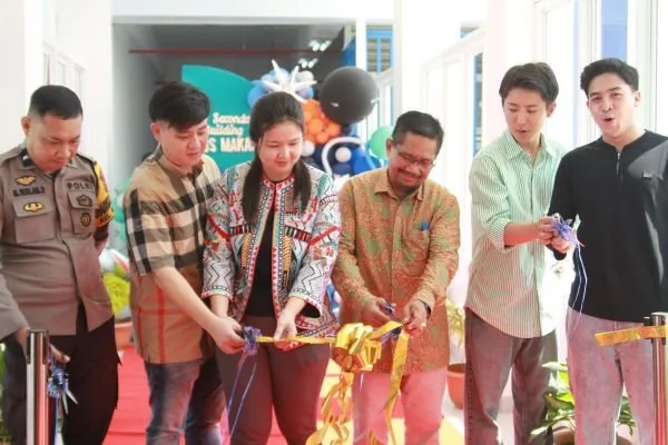 Pemotongan Pita Peresmian Gedung Baru Stella Gracia School Makassar (Dok : Ist).