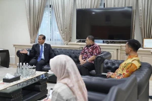 Wali Kota Makassar, Munafri Arifuddin, Audiensi dengan Menteri LHK RI, Dr. Hanif Faisol Nurofiq, (Dok: Ist).