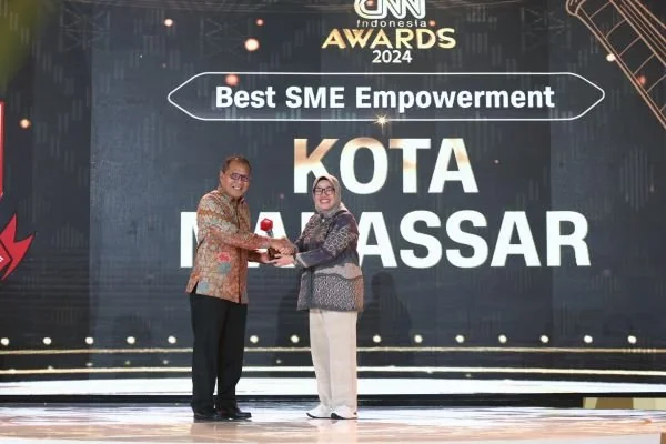 Wali Kota Makassar Moh Ramdhan Pomanto menerima 4 dalam Program CNN Indonesia Awards 2024.