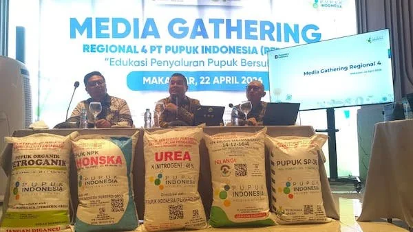 Regional CEO 4 PT Pupuk Indonesia (Persero), Wisnu Ramadhani (Tengah) saat Media gathering Regional 4 PT Pupuk Indonesia (Persero) dengan tema edukasi Penyaluran Pupuk Bersubsidi, (Dok: KabarMakassar)