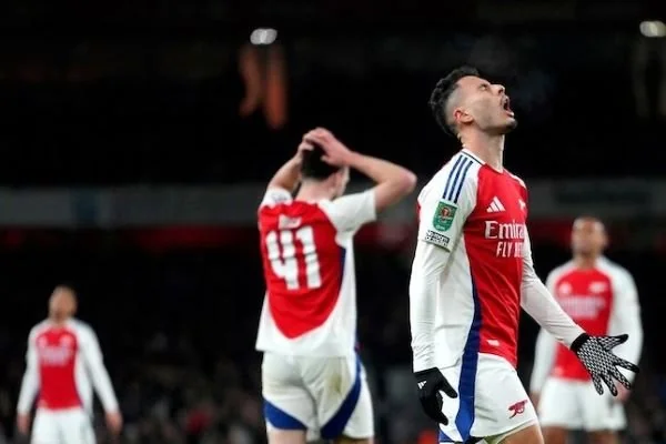 Arsenal (Dok : Int).