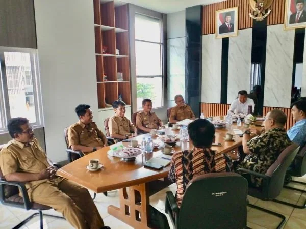 Bupati Bulukumba Andi Muchtar Ali Yusuf 
menerima kunjungan Tim PT Moya Indonesia. (Dok: Ist)