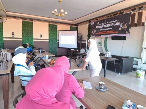 Kegiatan Bawaslu Kabupaten Bulukumba menyapa pemilih perempuan (Dok : ist).