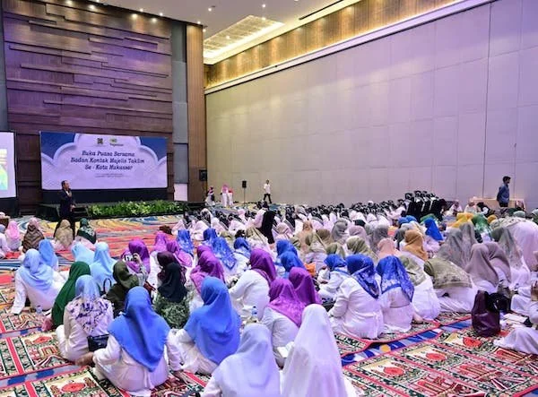 Suasana Buka Puasa dan Terawi Berjamaah BKMT Kota Makassar, (Dok: Sinta KabarMakassar).