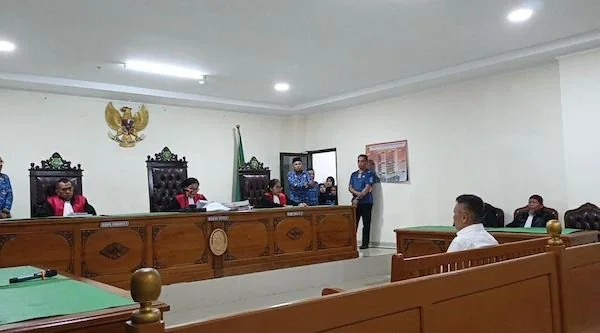 Terdakwa Annar Salahuddin Sampetodinv saat mengikuti sidang vonis di PN sungguminasa, Gowa (Dok: Atri KabarMakassar)