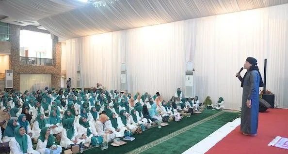Ustaz Salahuddin Rahman Al Ayyubi hadir menyampaikan tausiyah.