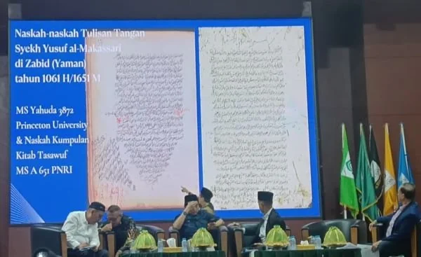 Peneliti Manuskrip Nusantara, Prof. Dr. K.H. Ahmad Baso, saat menjelaskan di Dialog Budaya memperingati Haul 400 Tahun Syekh Yusuf Al-Makassariy (Dok: Sinta KabarMakassar).