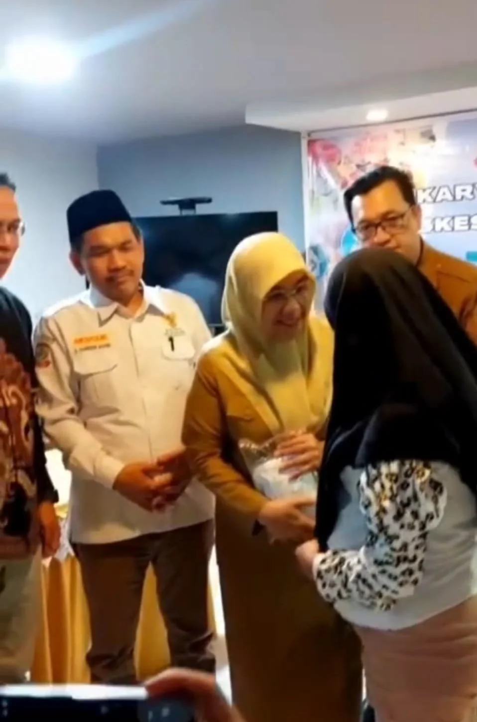 Kepala Dinas Kesehatan Kota Makassar, dr. Nursaidah Sirajuddin, M.Kes, bersama Badan Amil Zakat Nasional (BAZNAS) Kota Makassar menghadiri pertemuan dalam rangka upaya penurunan angka stunting. (Foto:ist)