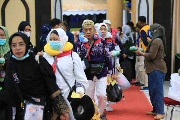 Jemaah haji kloter 33 tiba di Makassar (Dok : Ist).