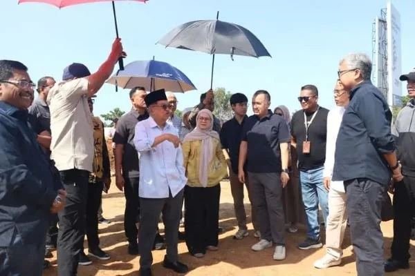 Wakil Presiden ke 10 dan 12 yang juga founder Kalla Group, Jusuf Kalla meninjau langsung lahan sengketa di jalan Metro Tanjung Bunga (dok. Ist)