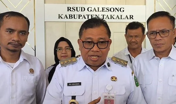Bupati Takalar Mohammad Firdaus Manye saat memberikan keterangan terkait penutupan RSUD Galesong (Dok : Saleh KabarMakassar).