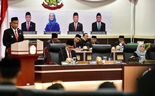 Ketua DPRD Sulsel, Andi Rachmatika Dewi dan Penjabat Gubernur Sulsel, Prof Fadjry Djufry pada Rapat Paripurna di Gedung DPRD Sulsel (Dok: Ist)