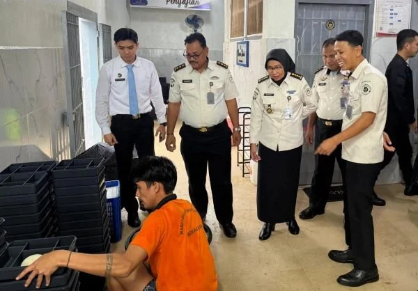 Pengawasan dan kontrol bahan makanan di Rutan Kelas I Makassar. (Dok: Ist)
