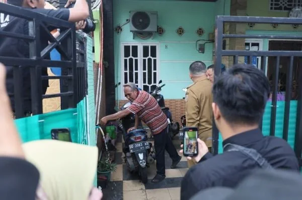 Suasana Warga Perumahan Nusa Tamalanrea Indah (NTI), Kecamatan Tamalanrea Menikmati Air PDAM (Dok: Ist).