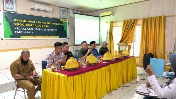 Kepala Dinas PMD Baharuddin, Kepala Seksi Intelijen, M. Zahroel Ramadhana, Kasubsi II Intelijen Fathir Bakkarang, Koordinator Pendamping Desa Kab. Jeneponto, Tenaga Ahli Provinsi Sulawesi Selatan, Kabid. Desa, serta Para Pendamping lokal (Dok : Ist).