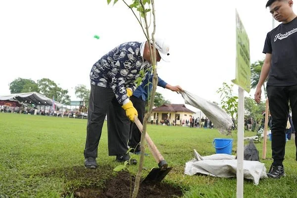 Walikota Makassar Munafri Arifuddin saat Mengikuti Gerakan Penghijauan di Apeksi 2026 (Dok: Ist).