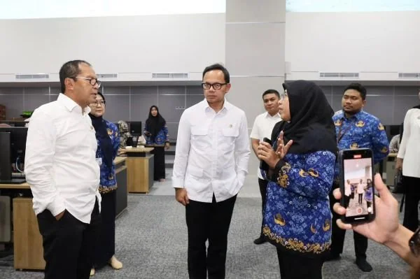 Wamendagri Bima Arya bersama Wali Kota Makassar (Dok : Ist).