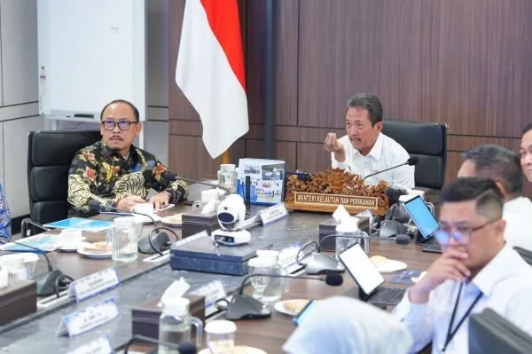 Gubernur Sulbar Suhardi Duka saat bertemu Menteri Kelautan dan Perikanan Republik Indonesia. (Dok: Ist)
