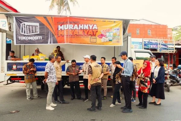 Pemerintah Kota Makassar melalui Tim Pengendalian Inflasi Daerah (TPID) bekerja sama dengan Bank Indonesia dan Bulog meluncurkan program Mini Distribution Center (MDC) di lima pasar rakyat.