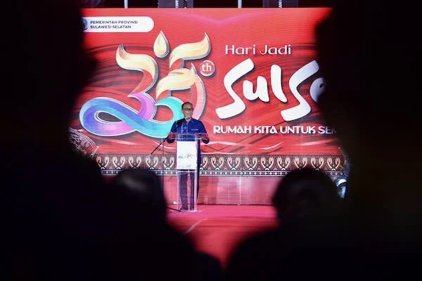 Pj Gubernur Sulsel, Prof Zudan Arif Fakrulloh di Anjungan Pantai Losari Makassar (Dok: Ist)