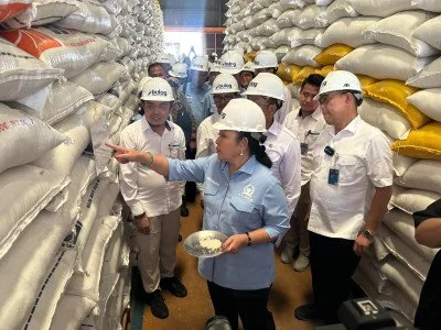 Komisi IV DPR RI saat meninjau Gudang Bulog Panaikang di Makassar (dok. Ist)