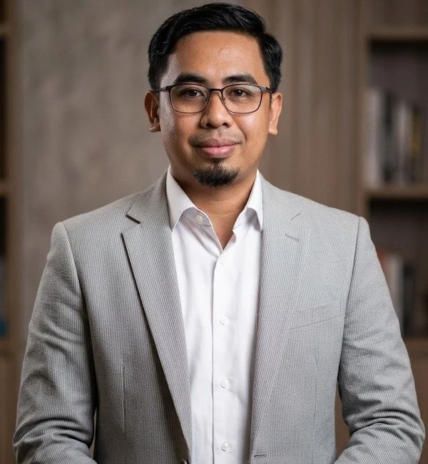 Henri, S.Pd., M.Pd. Dosen dan Peneliti Universitas Negeri Makassar (Sosiologi Kebudayaan)