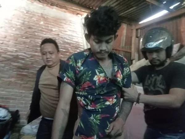 Pelaku saat diamankan oleh Jatanras Polrestabes Makassar (Dok: st).