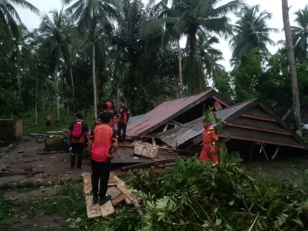 Kondisi salah satu rumah warga di Bulukumba yang terdampak puting beliung (Dok : Ist).