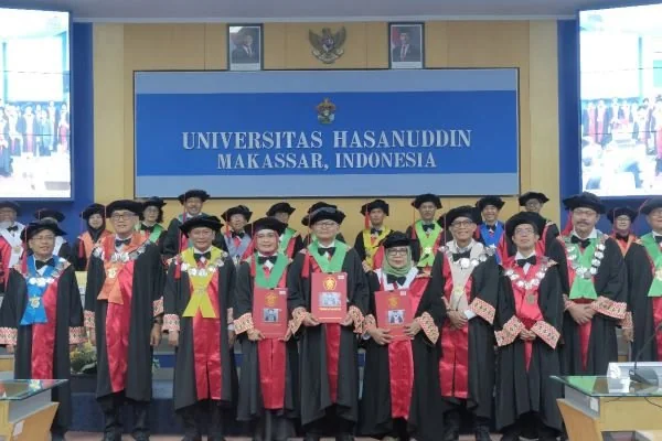 Penerimaan Jabatan Profesor tiga guru besar baru di Fakultas Pertanian dan Fakultas Ilmu Budaya Unhas (Dok : Ist).