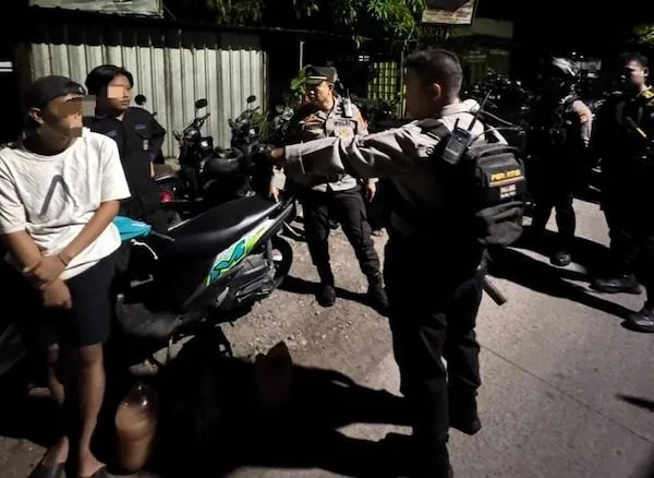 dua pemuda yang diamankan oleh pihak kepolisian (Dok: Ist)