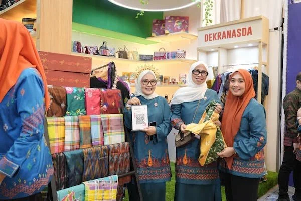 Suasana Both Dekranasda Kota Makassar di Apeksi 2026 (Dok: Ist).
