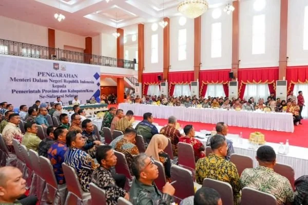 Mendagri Tito Karnavian memberikan pengarahan kepada kepala daerah se-Sulawesi Selatan (Dok : Ist).