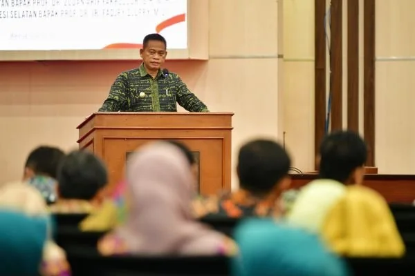 Pj Gubernur Sulsel, Prof Fadjry Djufry di Kantor Gubernur Sulsel (Dok: Ist).