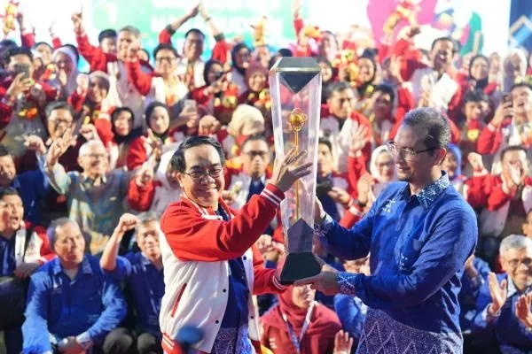 Universitas Hasanuddin kembali menorehkan catatan emas dalam peta prestasi nasional dengan mempertahankan Piala Adhikarta Kertawidya pada Pekan Ilmiah Mahasiswa Nasional (PIMNAS) ke-38. Dok. Ist