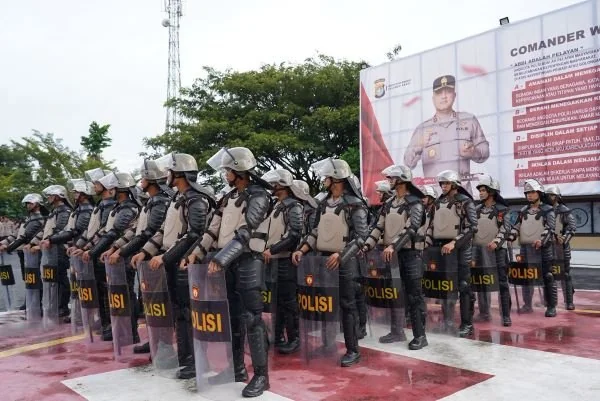 Ratusan Personel Polda Sulbar saat mengikuti Apel Siaga Kesiapan Pengamanan Hari Buruh. (dok:ist)