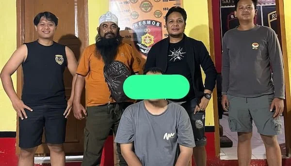 Tim Resmob Polresta Mamuju saat berhasil mengamankan pelaku (dok:Ist)