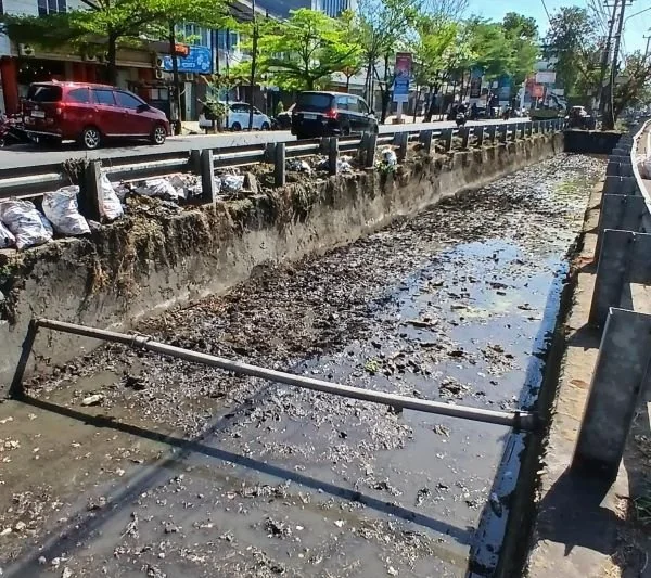 Penampakan Kanal Usai Dibersihkan Dinas PU Makassar (Dok: Ist).