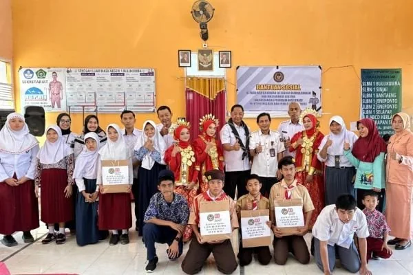 Lapas Bulukumba menggelar Bakti Sosial Merdeka Peduli Sesama di SLB Negeri 1 Bulukumba (Dok : Ist).